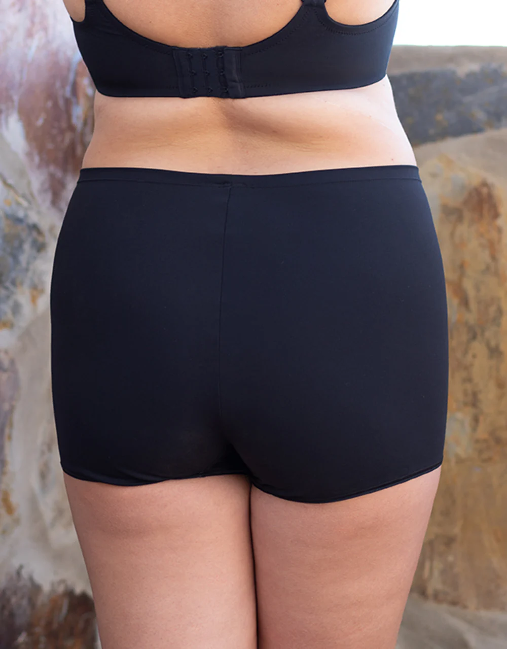 High-Waist-Shorts Basic Black - Image 2